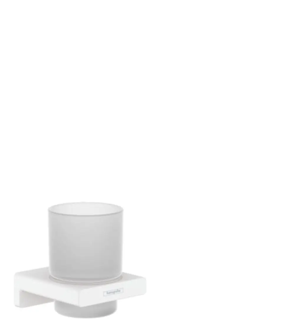 Zahnputzbecher von Hansgrohe in Mattweiß auf einem stabilen, weißen Halter. Der Becher hat eine leicht transparente Oberfläche und ist kreisförmig.